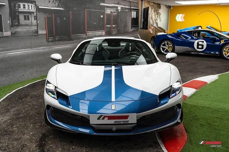 Gebraucht Ferrari 296 829 PS (609 kW) 2024 Weiß Cabrio