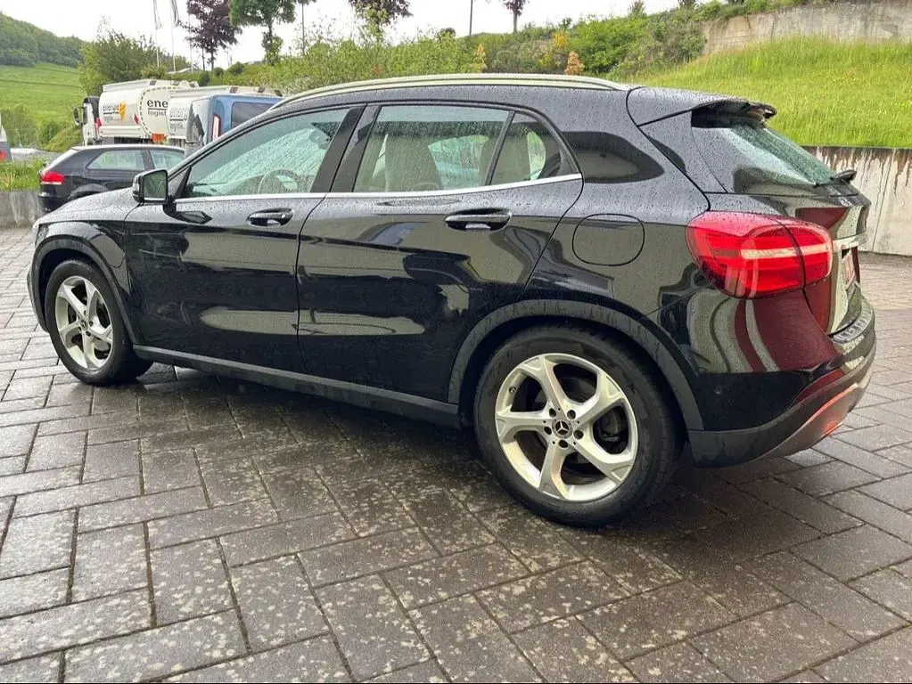 Gebraucht Mercedes GLA250 211 PS (155 kW) 2018 Schwarz SUV