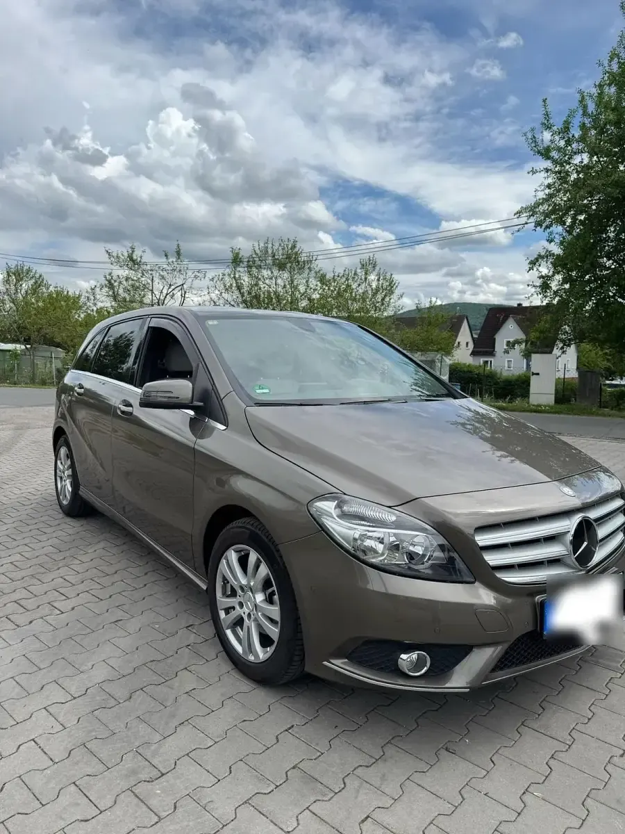 Gebraucht Mercedes B180 109 PS (80 kW) 2014 Andere farben Van / Kleinbus