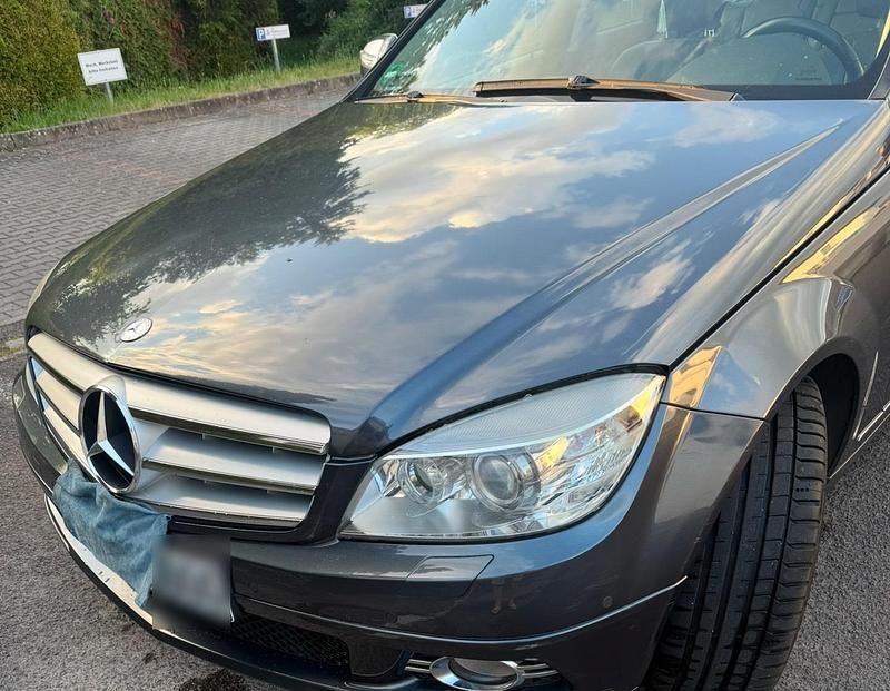 Grau Gebraucht 2007 Mercedes C320 Kombi | 8.800 € (Etwas zu teuer) - Bild 1/4