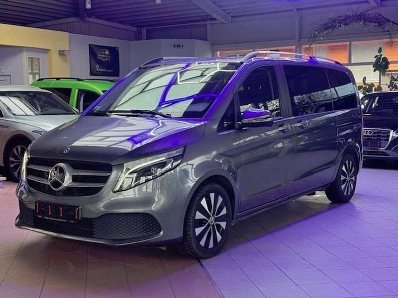Lackfarbe selenitgrau metallic Gebraucht 2022 Mercedes V250 Edition Van / Kleinbus | 45.500 € (Guter Preis) - Bild 1/4