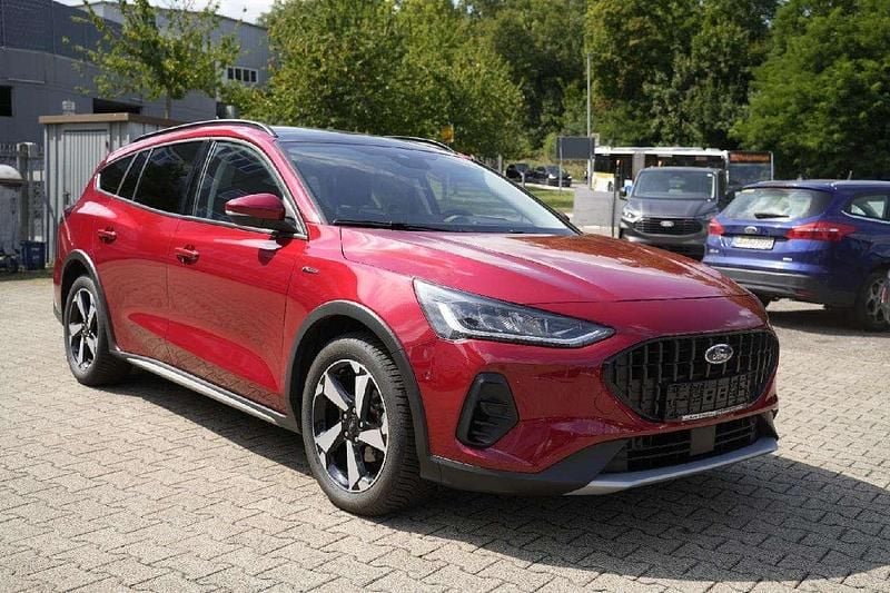 Gebraucht Ford Focus Active X 116 PS (85 kW) 2024 Fantastic red tc Kombi