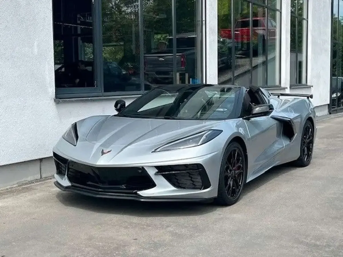 Neu Corvette C8 481 PS (353 kW) 2025 Gka blade silver Cabrio