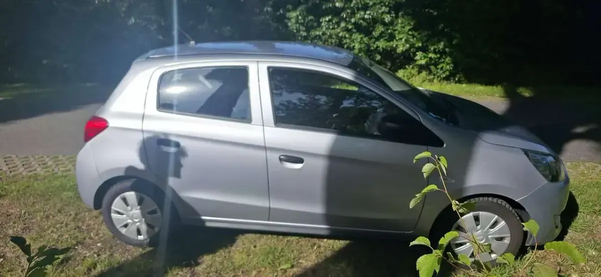 Gebraucht Mitsubishi Space Star 71 PS (52 kW) 2016 Silber Kleinwagen