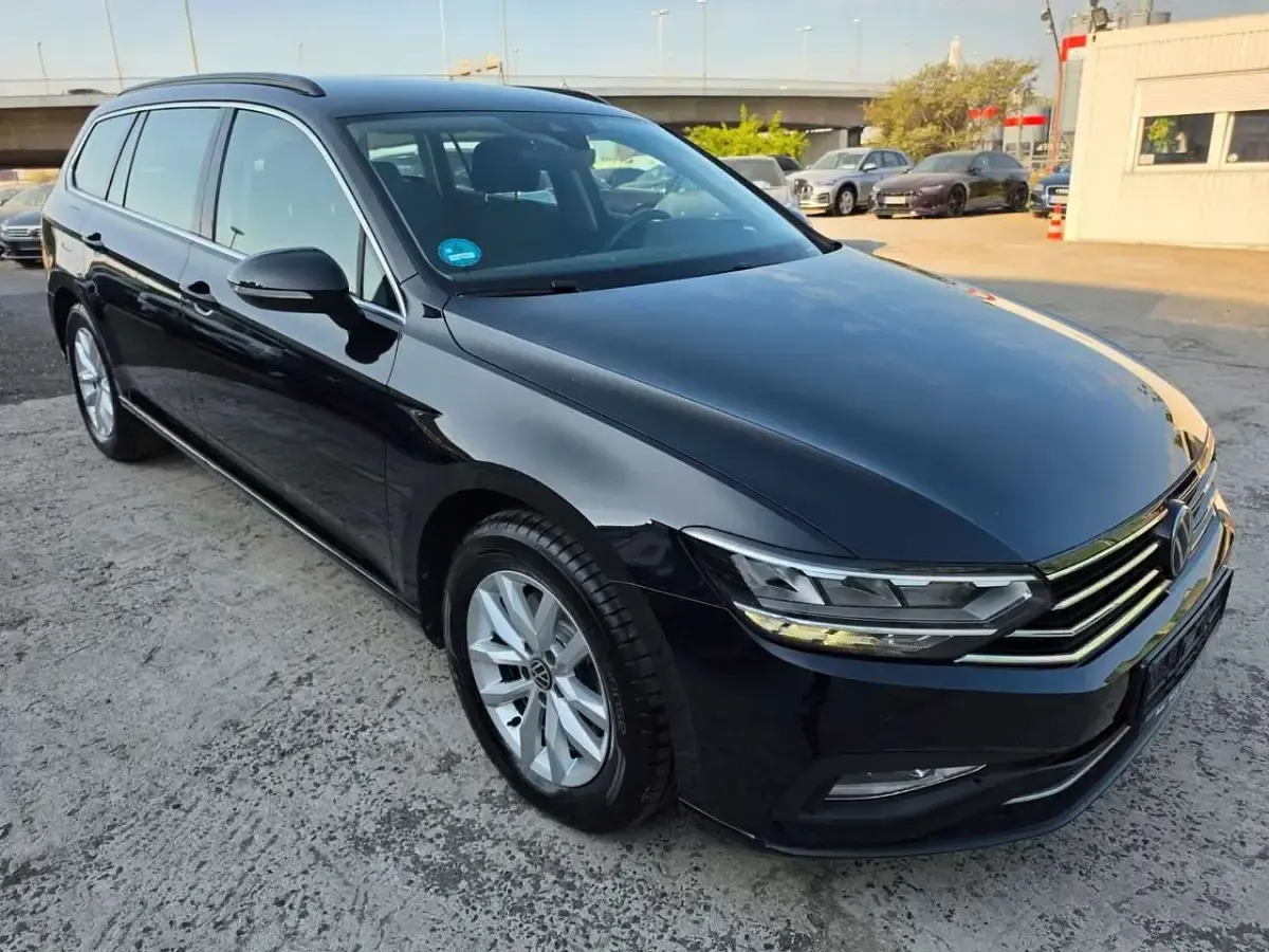 Gebraucht VW Passat Business 150 PS (110 kW) 2023 Schwarz Kombi