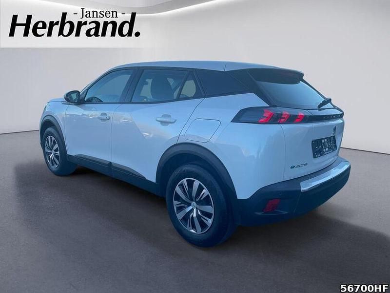 Gebraucht Peugeot e-2008 Active 100 kW (136 PS) 2021 Lack weiss perlglänzend/typ au SUV