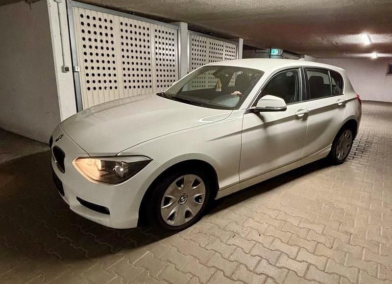 Weiß Gebraucht 2012 BMW 116 Kleinwagen | 6.500 € (Guter Preis) - Bild 1/4