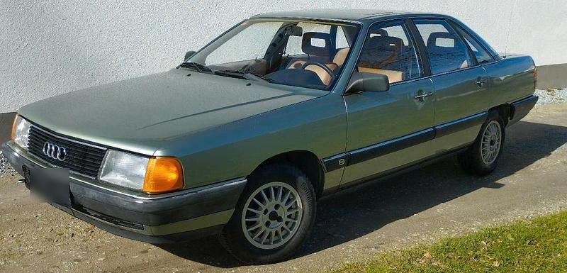 Grün Gebraucht 1985 Audi 100 Limousine | 4.999 € - Bild 1/4