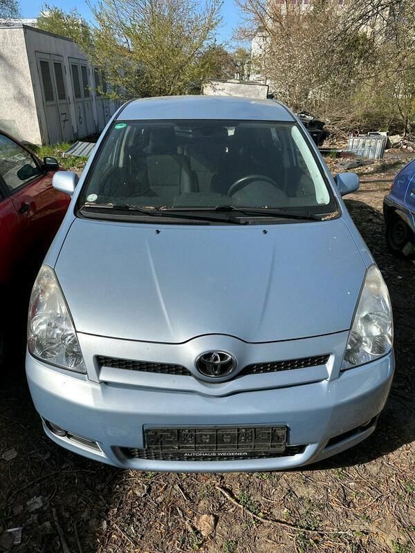Silber Gebraucht 2005 Toyota Corolla Verso Van / Kleinbus | 4.499 € (Fairer Preis) - Bild 1/4