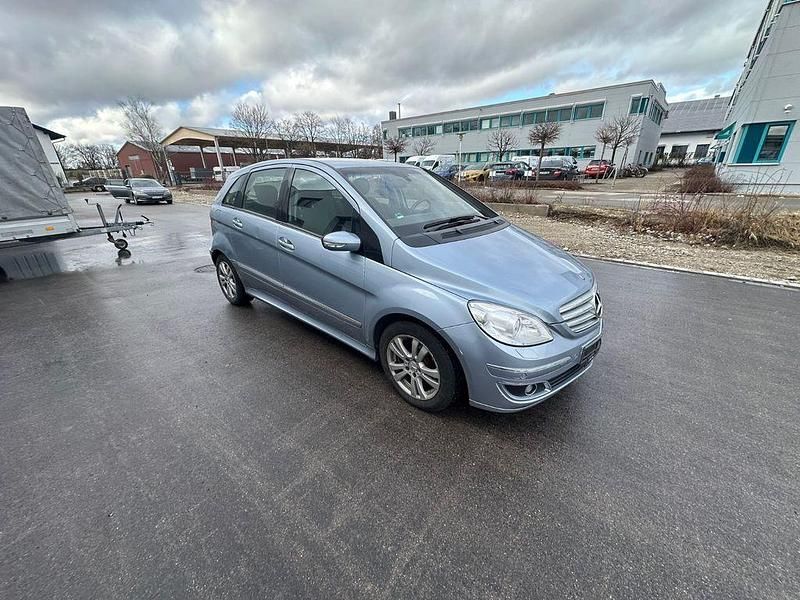 Gebraucht Mercedes B200 140 PS (102 kW) 2006 Silber Van / Kleinbus