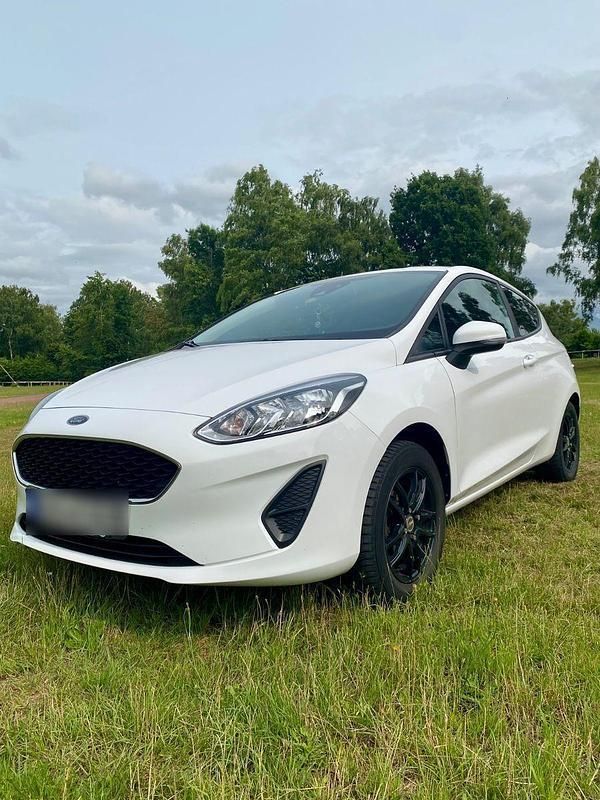 Weiß Gebraucht 2017 Ford Fiesta Kleinwagen | 6.800 € (Guter Preis) - Bild 1/4