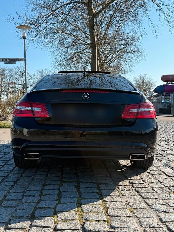 Gebraucht Mercedes E500 388 PS (285 kW) 2009 Schwarz Coupé