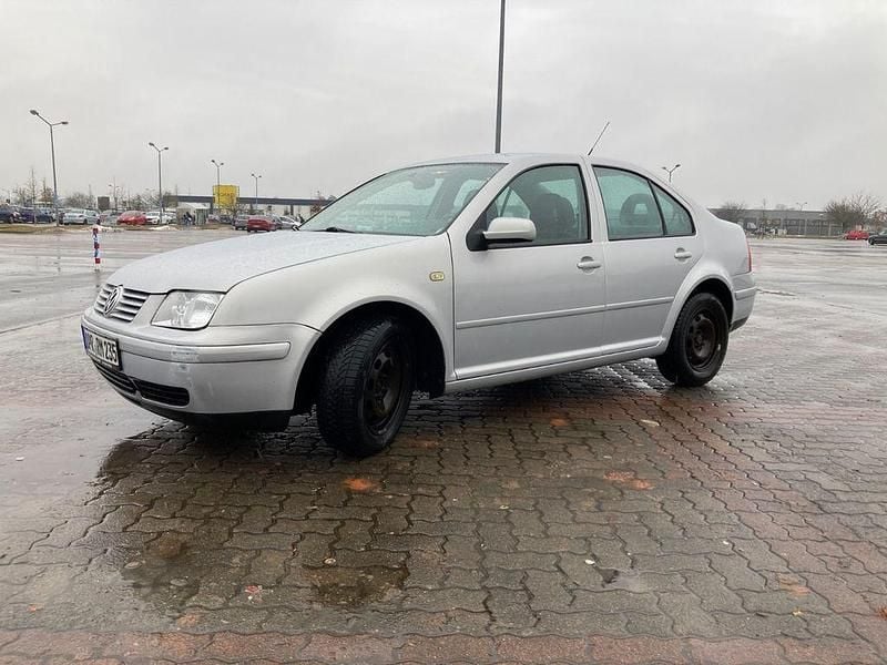 Usata VW Bora 101 CV (74 kW) 1999 Argento Berlina
