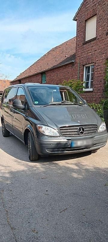 Schwarz Gebraucht 2005 Mercedes Vito Van / Kleinbus | 7.900 € (Teuer) - Bild 1/4