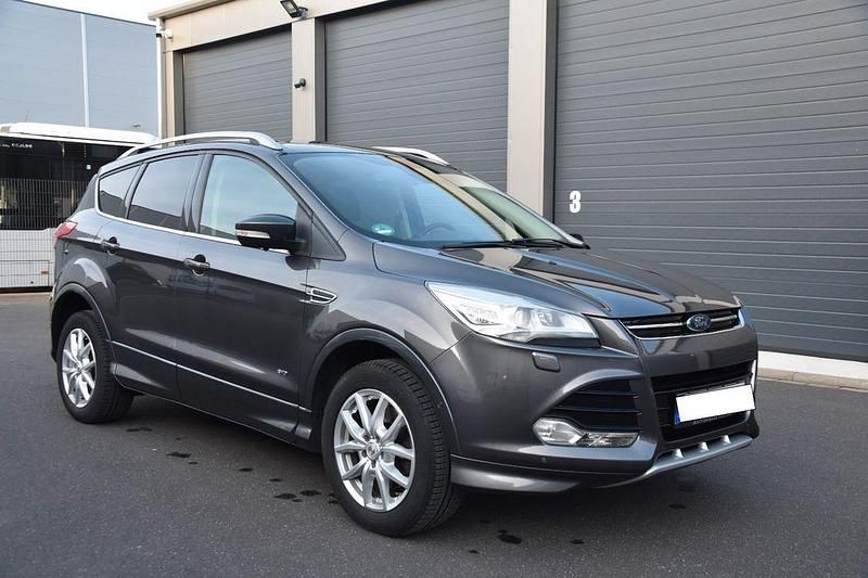 Gebraucht Ford Kuga Individual 179 PS (131 kW) 2015 Grau SUV