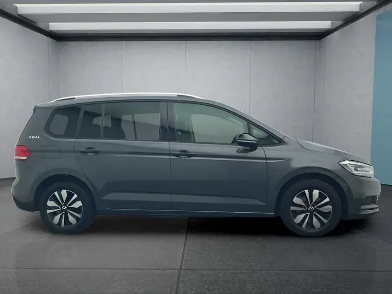 Gebraucht VW Touran 150 PS (110 kW) 2025 Grau Van / Kleinbus