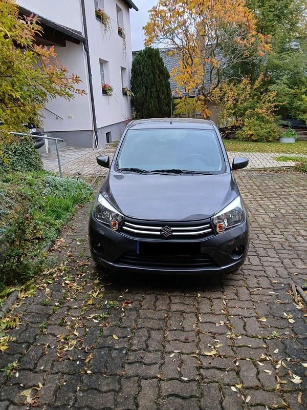 Grau Gebraucht 2014 Suzuki Celerio Comfort Kleinwagen | 6.300 € (Fairer Preis) - Bild 1/4