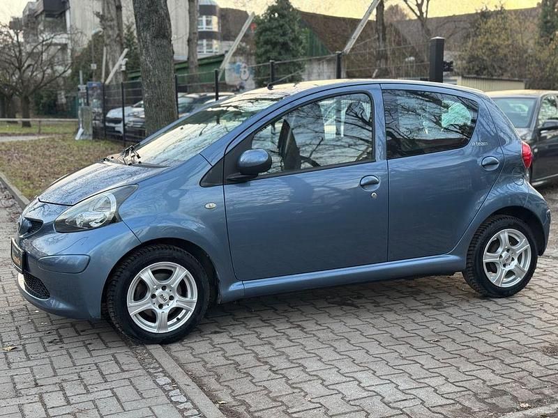 Gebraucht Toyota Aygo 68 PS (50 kW) 2008 Rot Kleinwagen