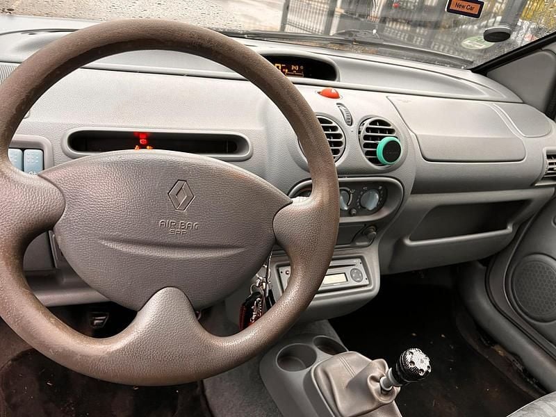 Second-hand Renault Twingo 56 CP (41 kW) 2007 Argintiu Hatchback