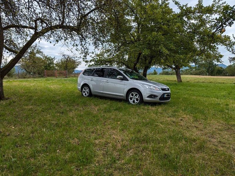 Gebraucht Ford Focus Trend 116 PS (85 kW) 2012 Silber Kombi