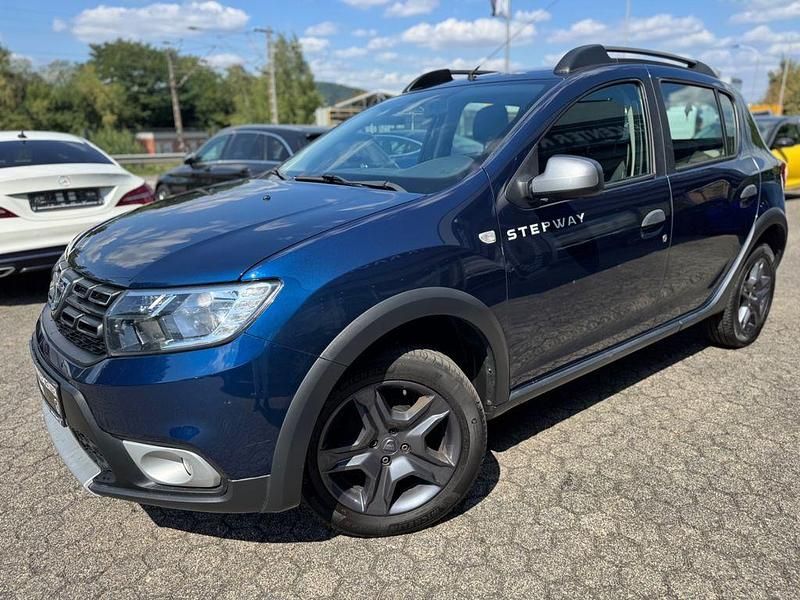 Blau Gebraucht 2017 Dacia Sandero Prestige Kleinwagen | 6.890 € (Fairer Preis) - Bild 1/4