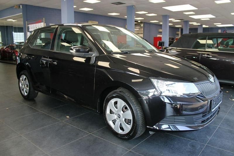Schwarz Gebraucht 2016 Skoda Fabia Cool Edition Limousine | 8.980 € (Fairer Preis) - Bild 1/4