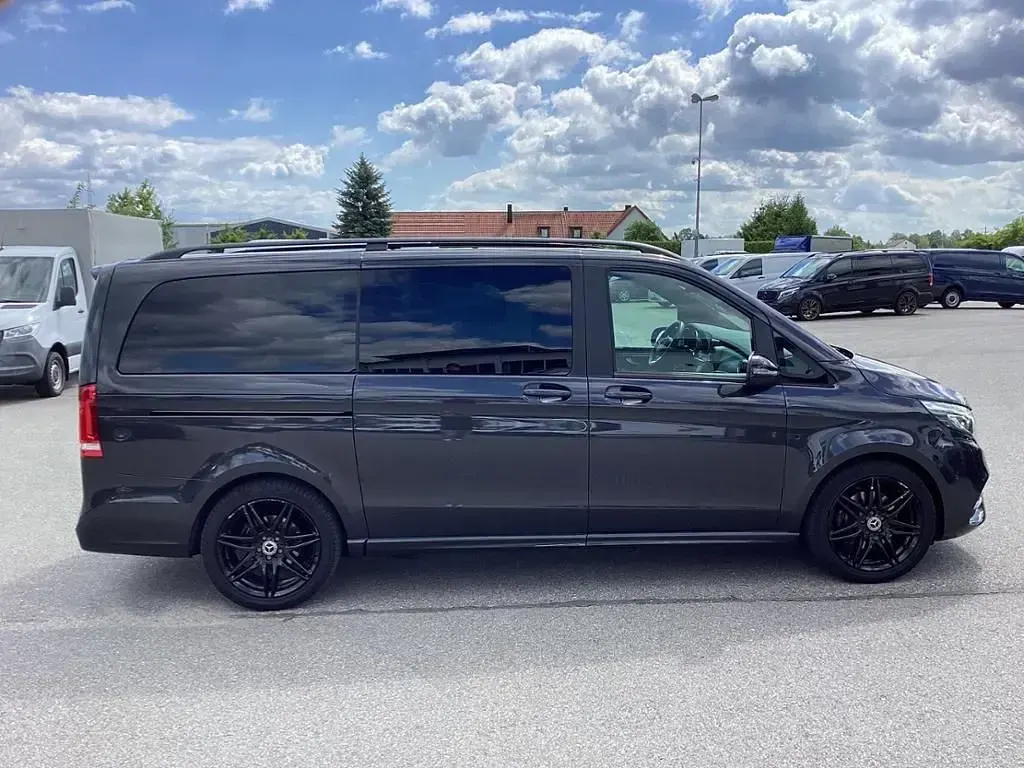 Gebraucht Mercedes V300 AMG 237 PS (174 kW) 2022 Graphitgrau metallic Van / Kleinbus