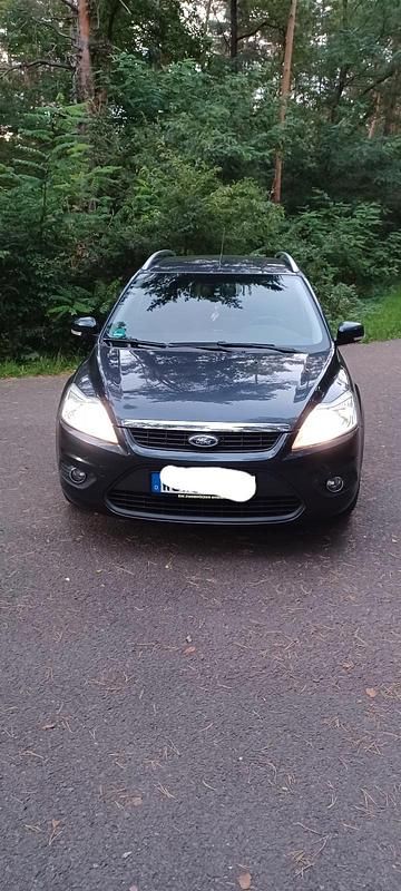 Grau Gebraucht 2009 Ford Focus Kombi | 2.200 € - Bild 1/4