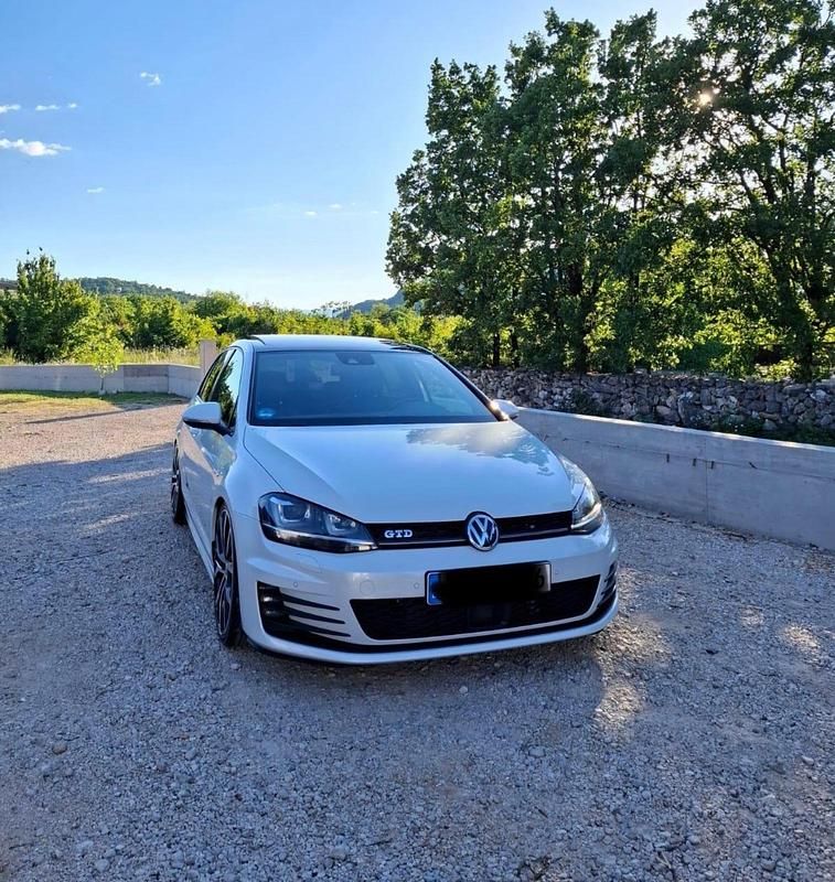 Weiß Gebraucht 2015 VW Golf VII GTD Limousine | 15.000 € (Teuer) - Bild 1/4
