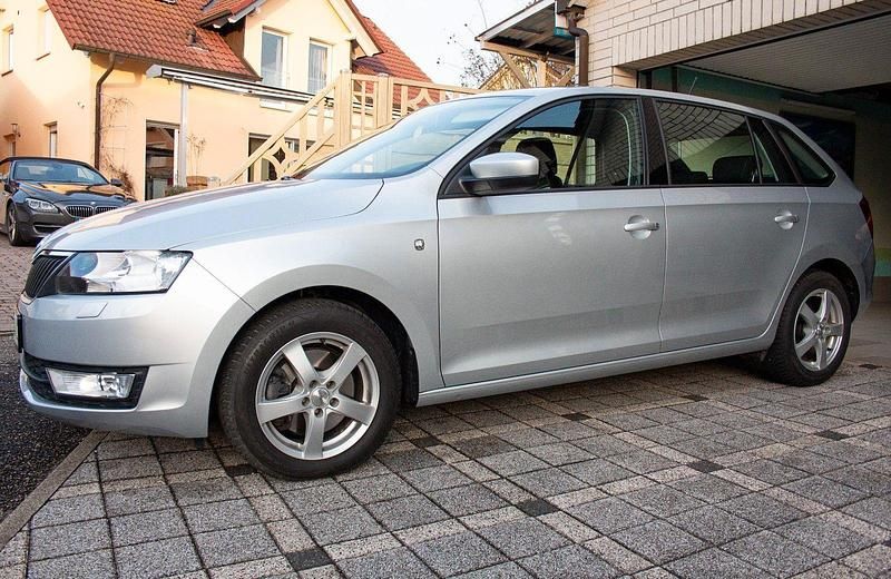 Silber Gebraucht 2016 Skoda Rapid Limousine | 10.500 € (Fairer Preis) - Bild 1/4
