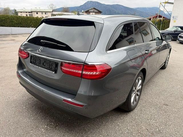 Gebraucht Mercedes E220 194 PS (142 kW) 2018 Grau Kombi