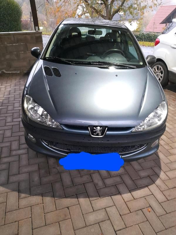 Grau Gebraucht 2006 Peugeot 206 Kleinwagen | 1.100 € (Fairer Preis) - Bild 1/4