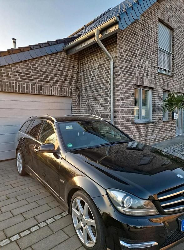 Gebraucht Mercedes C220 AMG 170 PS (125 kW) 2014 Schwarz Kombi