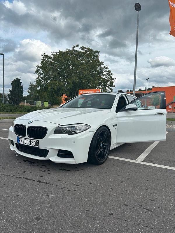 Weiß Gebraucht 2014 BMW 525 M Sport Kombi | 10.850 € (Fairer Preis) - Bild 1/4