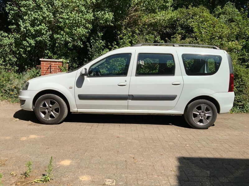 Weiß Gebraucht 2011 Dacia Logan MCV Lauréate Kombi | 4.300 € (Fairer Preis) - Bild 1/4