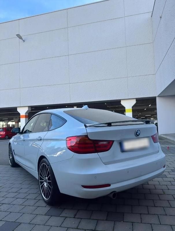 Gebraucht BMW 320 190 PS (139 kW) 2015 Weiß Limousine