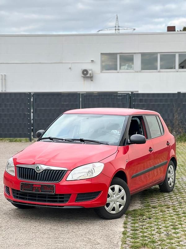 Rot Gebraucht 2011 Skoda Fabia Kleinwagen | 4.500 € (Fairer Preis) - Bild 1/4