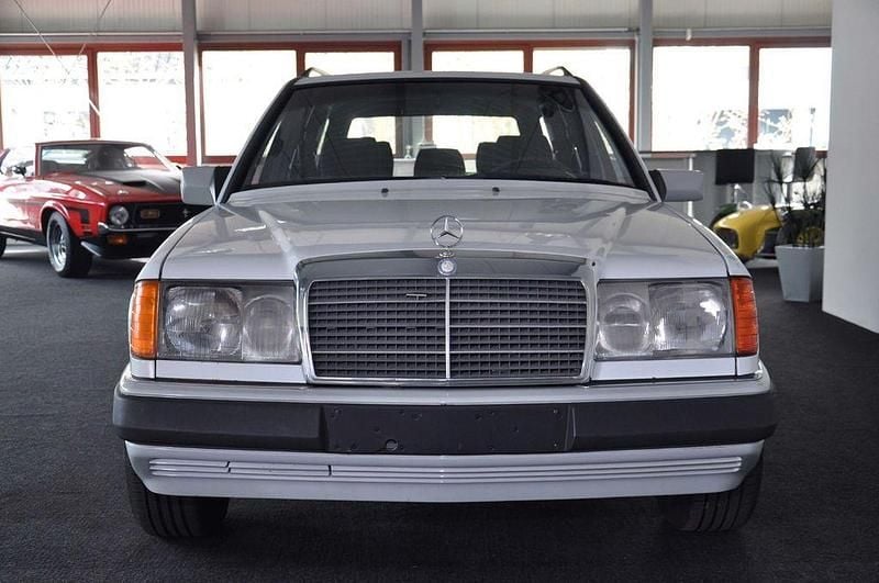 Gebraucht Mercedes E230 132 PS (97 kW) 1991 Artikweiß Kombi