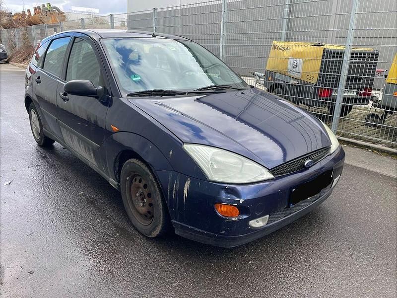 Gebraucht Ford Focus Trend 116 PS (85 kW) 2000 Blau Limousine