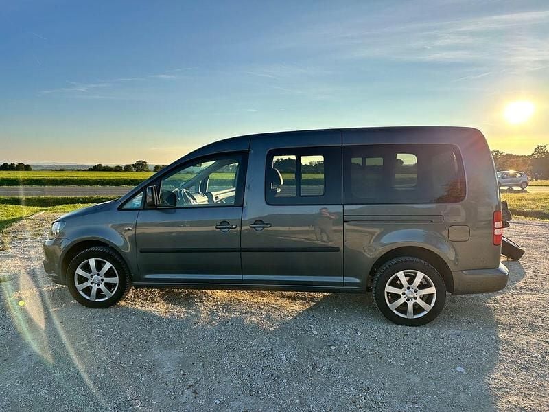 Grau Gebraucht 2012 VW Caddy Maxi Edition Van / Kleinbus | 4.300 € - Bild 1/4