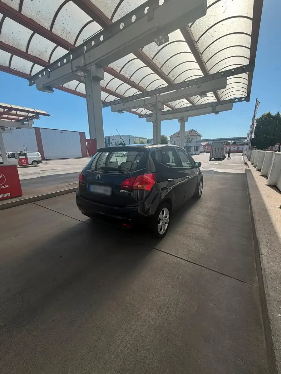 Używany Kia Venga 128 KM (94 kW) 2011 Czarny Hatchback