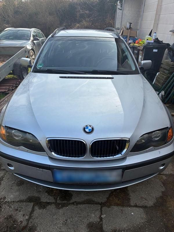 Gebraucht BMW 320 150 PS (110 kW) 2002 Silber Kombi