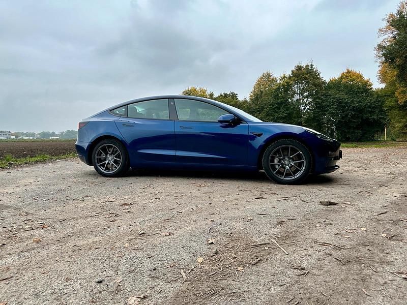 Gebraucht Tesla Model 3 RWD 239 kW (325 PS) 2022 Blau Limousine