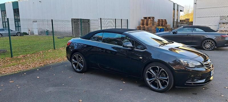 Second-hand Opel Cascada 170 CP (125 kW) 2015 Negru Cabrio
