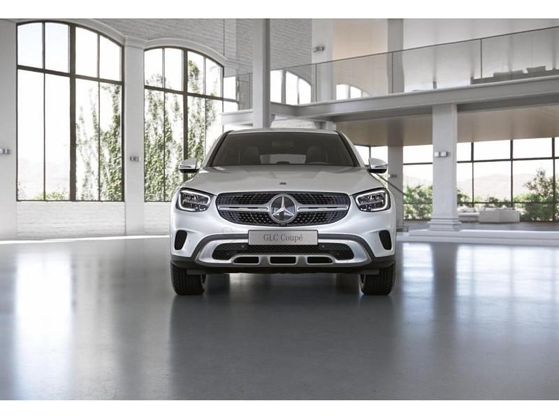 Gebraucht Mercedes GLC300e 320 PS (235 kW) 2022 Designo diamantweiss bright Coupé