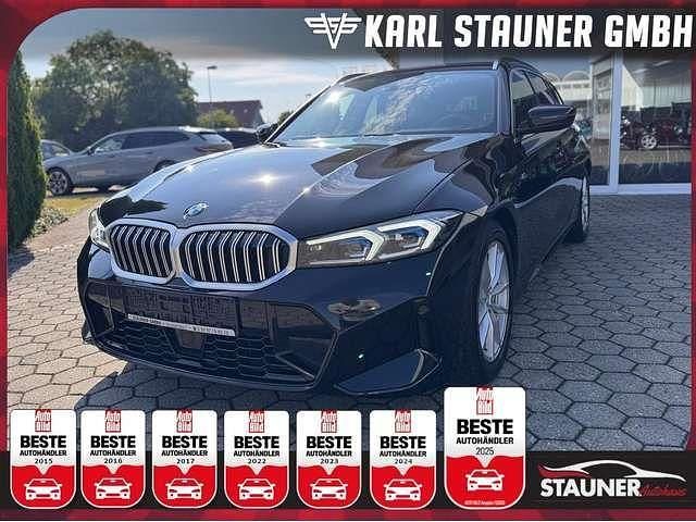 Black sapphire metallic (metallic) Gebraucht 2023 BMW 330 M Sport Kombi | 38.480 € (Fairer Preis) - Bild 1/2