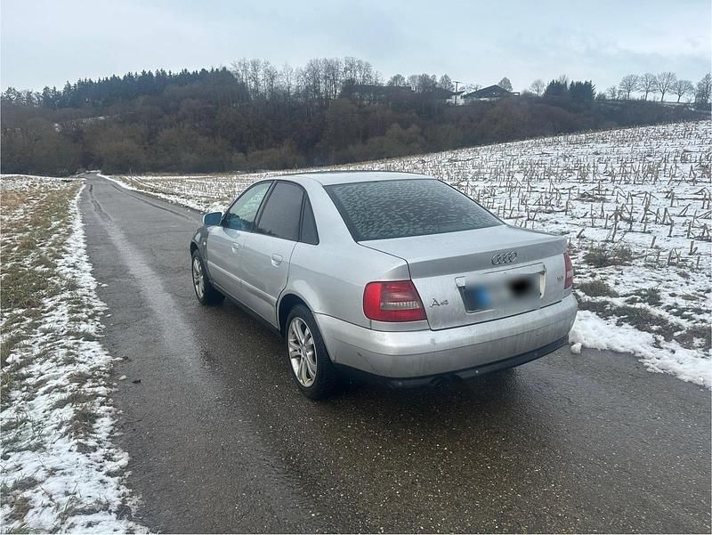 Second-hand Audi A4 101 CP (74 kW) 2001 Berlinǎ