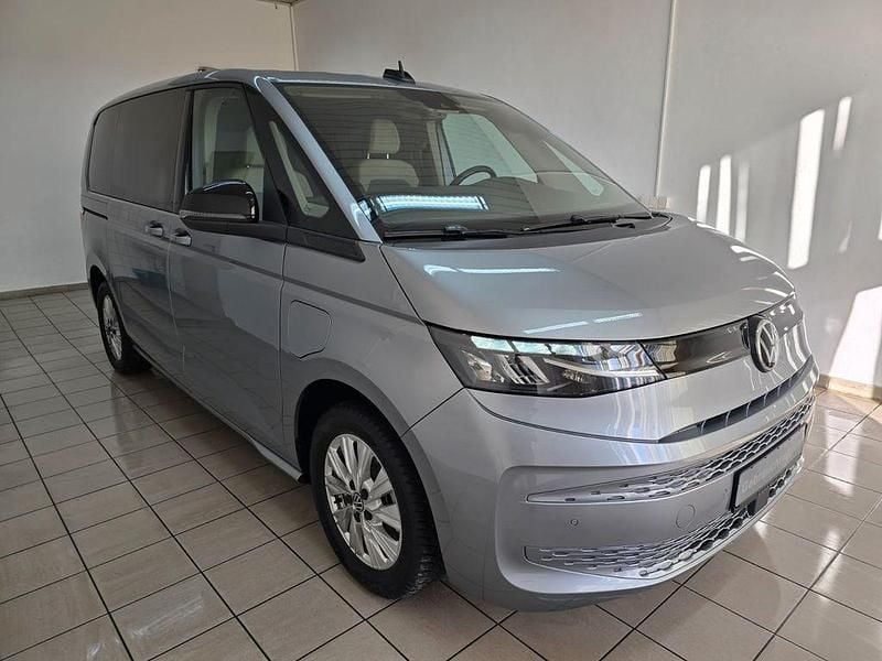 Second-hand VW Multivan 150 CP (110 kW) 2023 Argintiu Monovolum