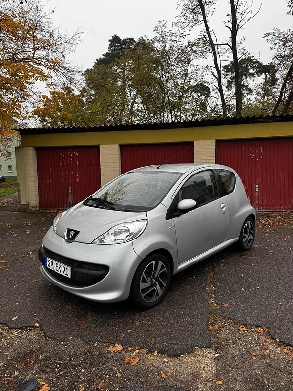 Silber Gebraucht 2007 Peugeot 107 Kleinwagen | 2.200 € (Fairer Preis) - Bild 1/4