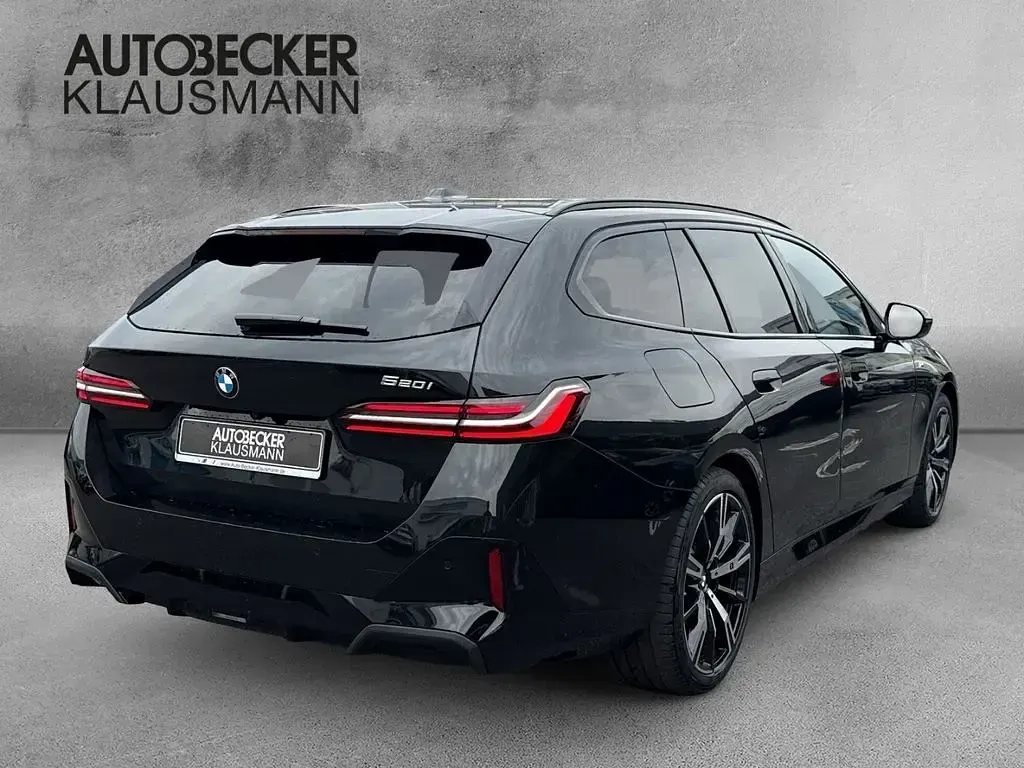 Nouă BMW 520 Performance 190 CP (139 kW) 2026 Negru Break